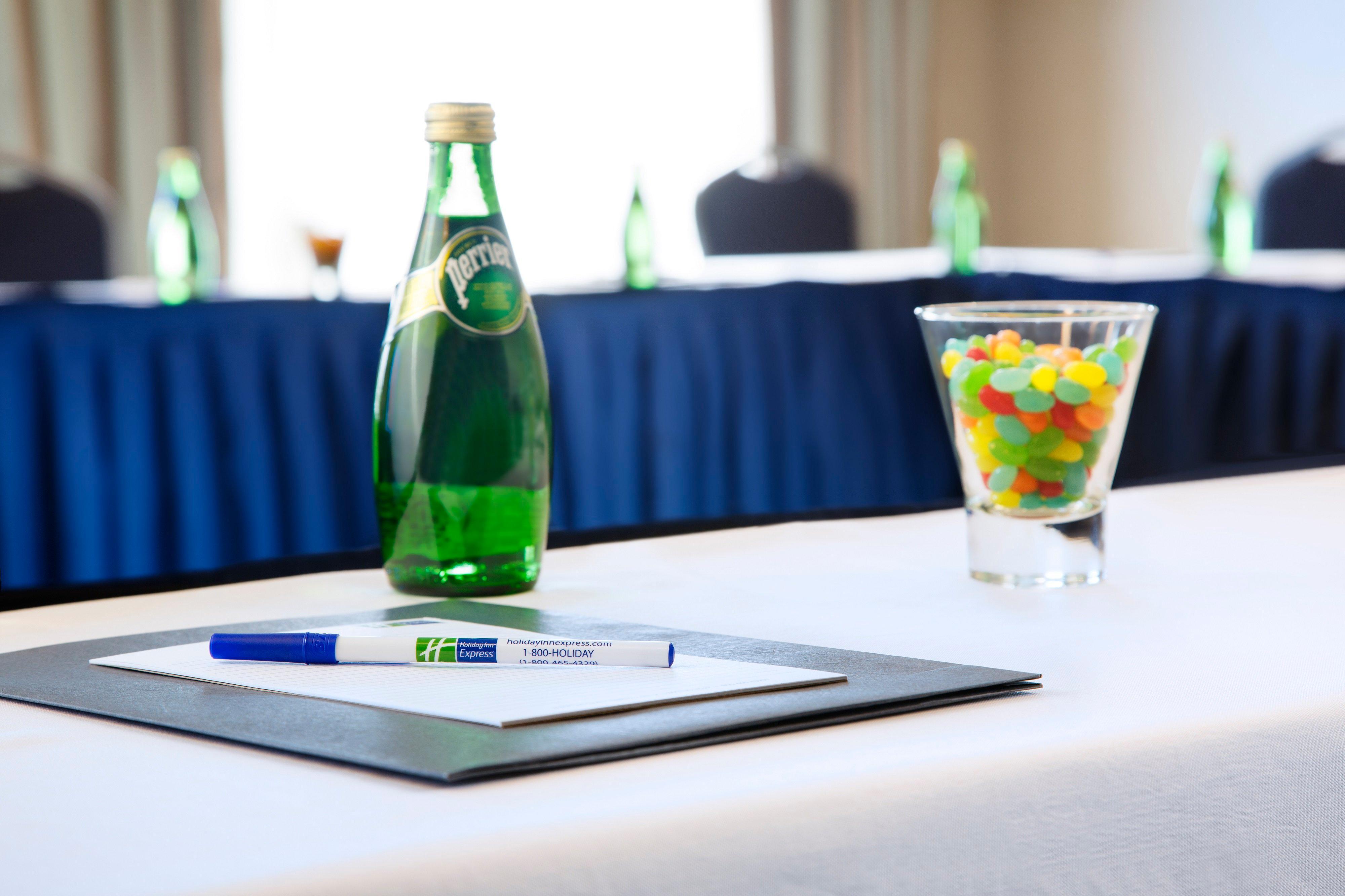 Holiday Inn Express & Suites Ottawa West - Nepean By Ihg Екстер'єр фото