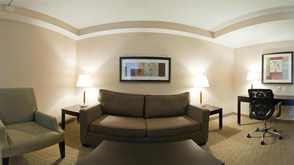 Holiday Inn Express Hotel & Suites Ottawa West-Nepean, An Ihg Hotel Екстер'єр фото