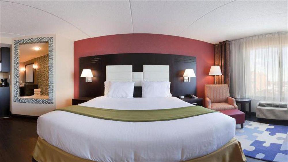 Holiday Inn Express Hotel & Suites Ottawa West-Nepean, An Ihg Hotel Екстер'єр фото