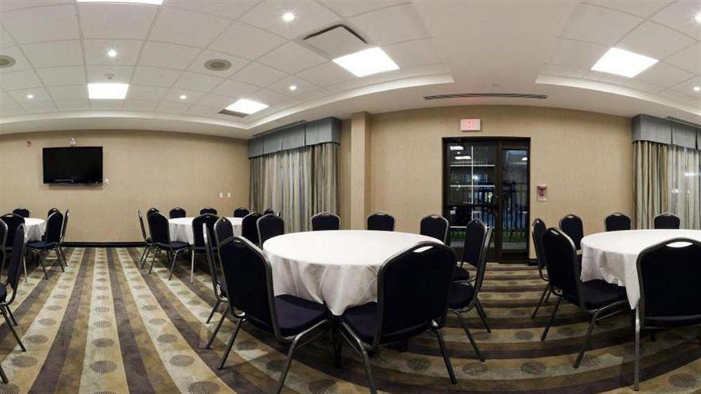 Holiday Inn Express Hotel & Suites Ottawa West-Nepean, An Ihg Hotel Екстер'єр фото